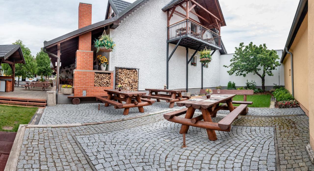 Penzion U Kaplicky Mala Hrastice Exterior foto